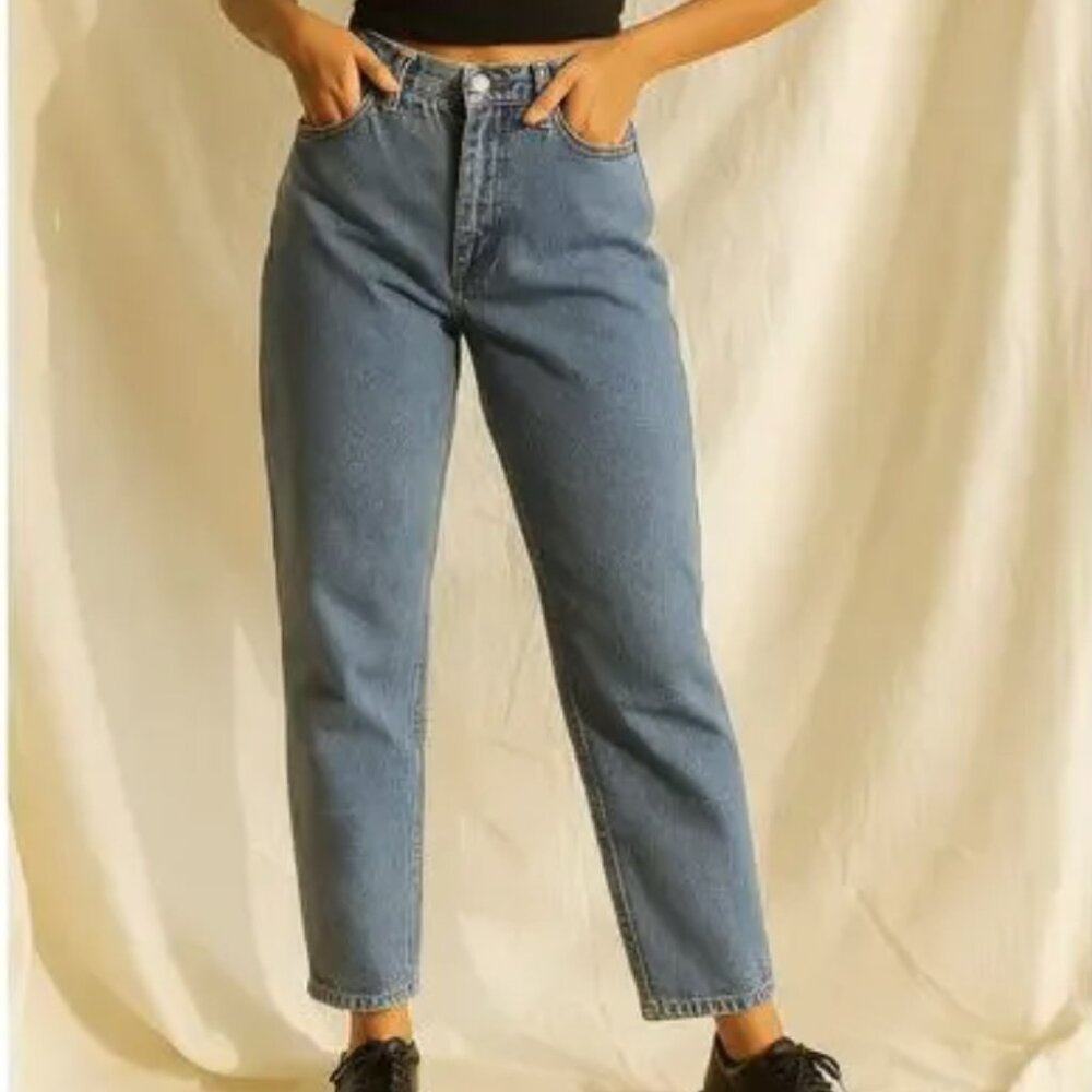 Vintage LEVI'S Classic Relaxed 550 Jeans Size 12 Short - 90's "mom jeans"
